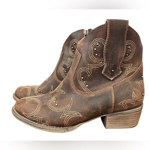 Sterling River Womens Cowgirl Embroidered Stud Ankle Boots Sz 8M Western Leather